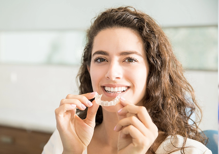 Şeffaf Plak Günde Kaç Saat Takılır?